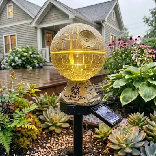 š60th Anniversary Enterprise NCC-1701 Solar Garden Light