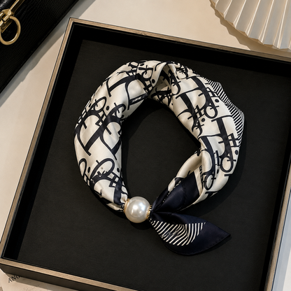 Effortless Glamour: Pop-On Pearl Necklace Scarf ✨