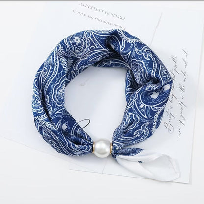 Effortless Glamour: Pop-On Pearl Necklace Scarf ✨