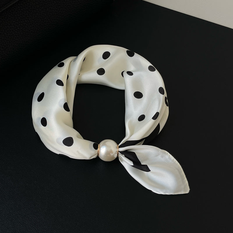 Effortless Glamour: Pop-On Pearl Necklace Scarf ✨