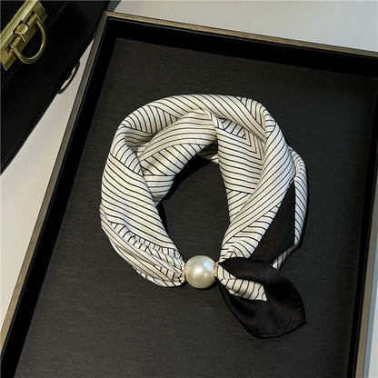 Effortless Glamour: Pop-On Pearl Necklace Scarf ✨