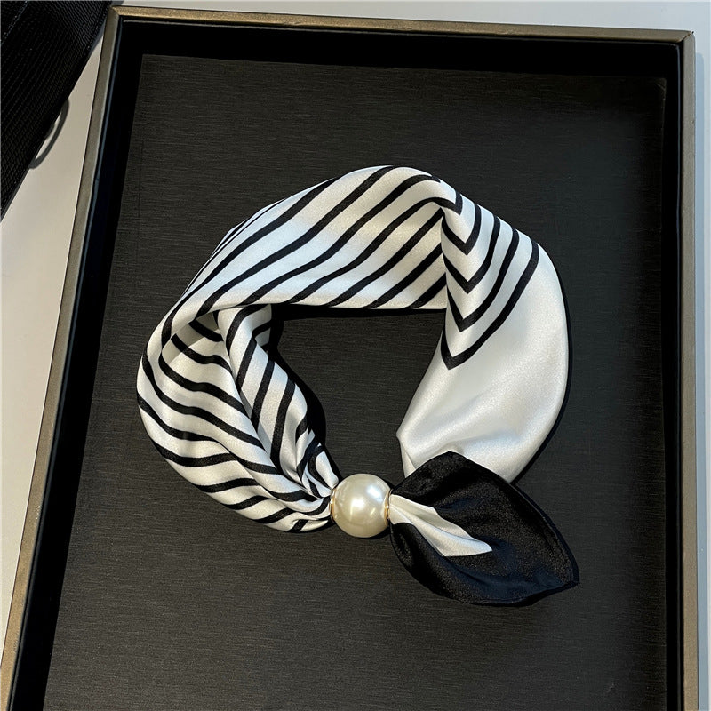 Effortless Glamour: Pop-On Pearl Necklace Scarf ✨