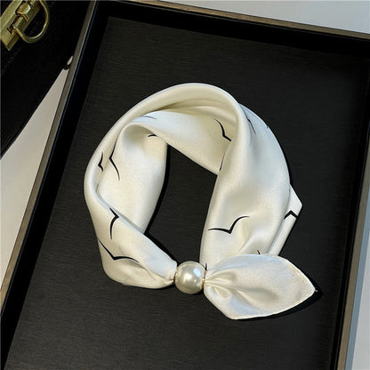 Effortless Glamour: Pop-On Pearl Necklace Scarf ✨