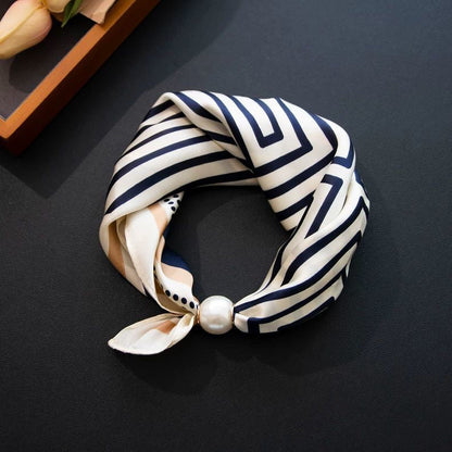 Effortless Glamour: Pop-On Pearl Necklace Scarf ✨