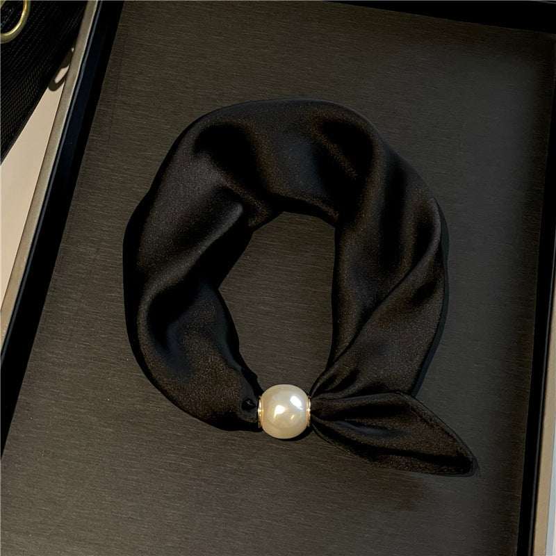 Effortless Glamour: Pop-On Pearl Necklace Scarf ✨