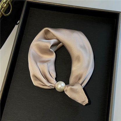 Effortless Glamour: Pop-On Pearl Necklace Scarf ✨