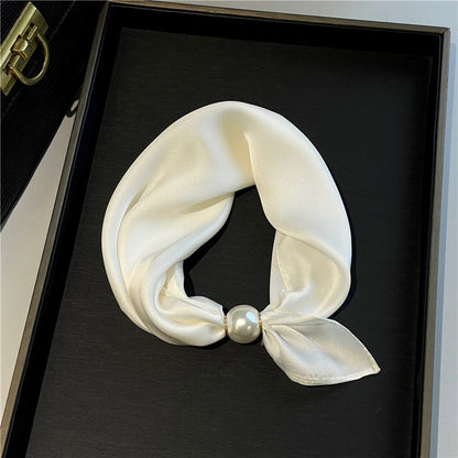Effortless Glamour: Pop-On Pearl Necklace Scarf ✨