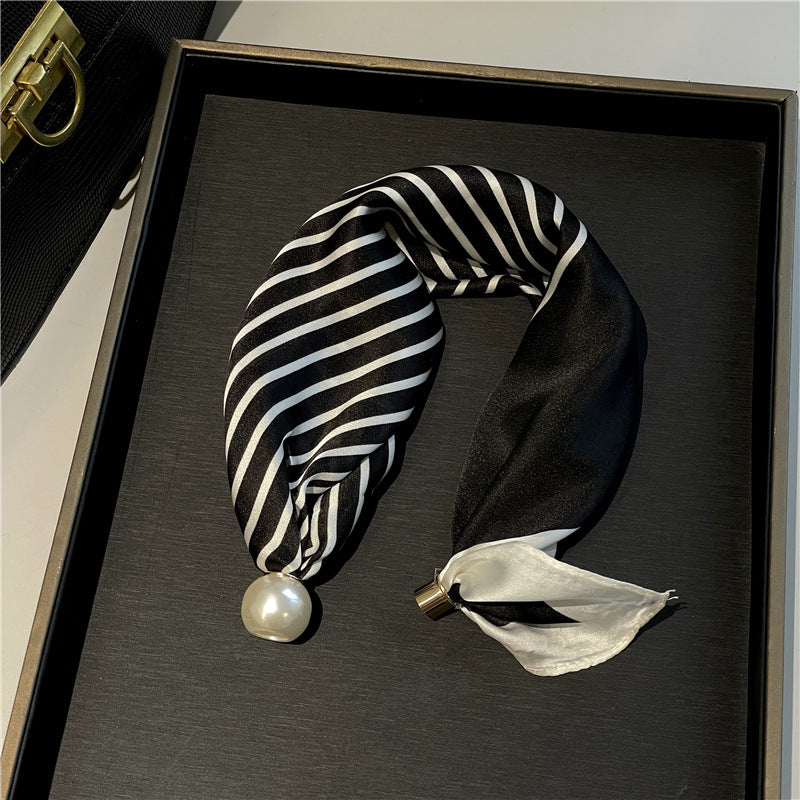 Effortless Glamour: Pop-On Pearl Necklace Scarf ✨